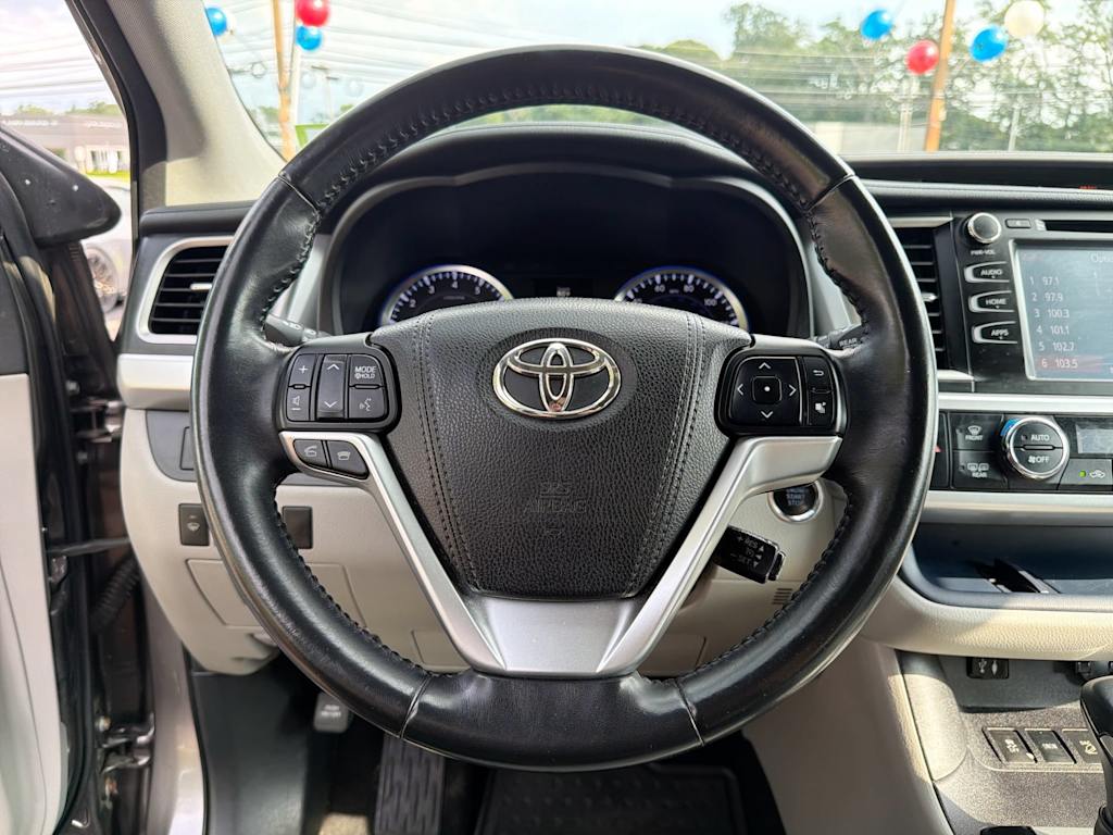Thumbnail: 2015 Toyota Highlander - 12