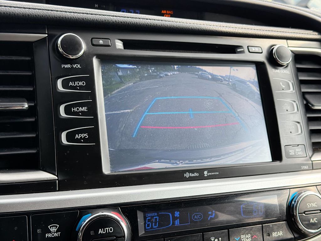 Thumbnail: 2015 Toyota Highlander - 33