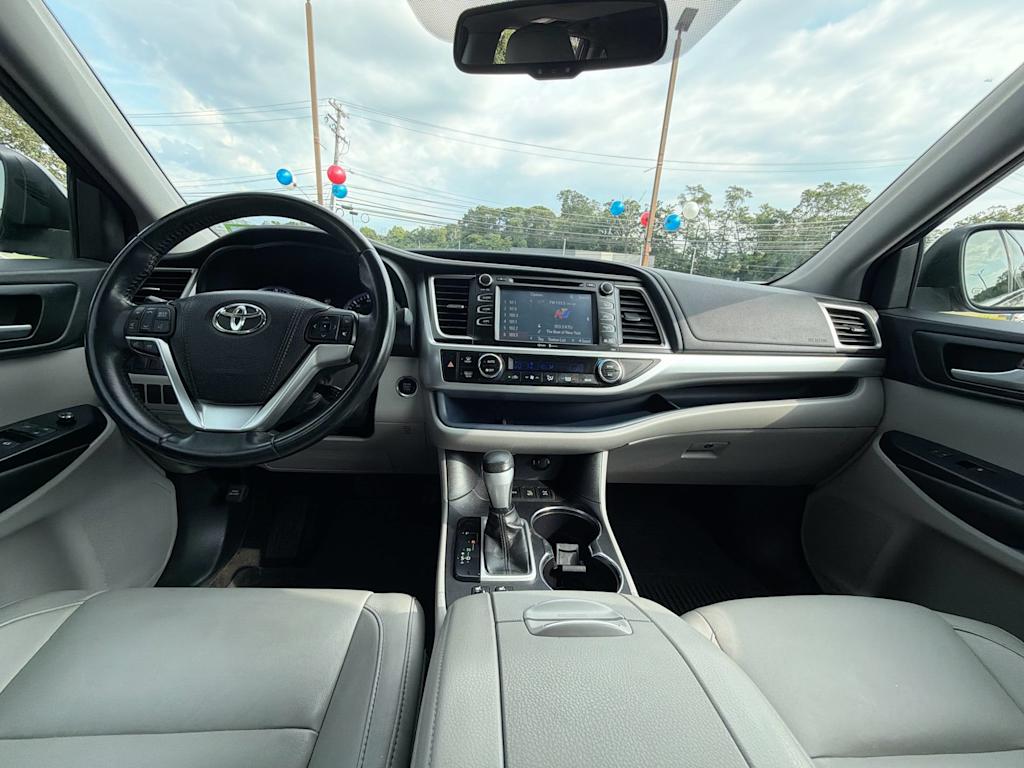 Thumbnail: 2015 Toyota Highlander - 11