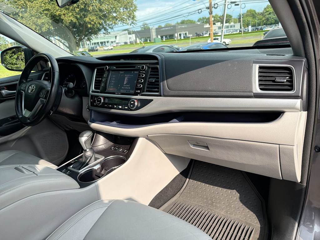 Thumbnail: 2015 Toyota Highlander - 7