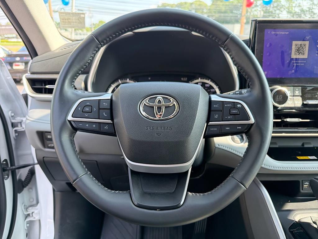 Thumbnail: 2024 Toyota Highlander - 14