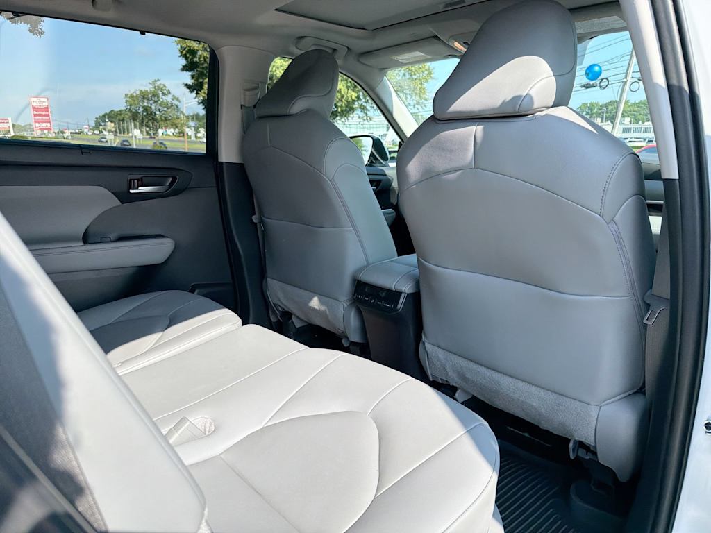 Thumbnail: 2024 Toyota Highlander - 25