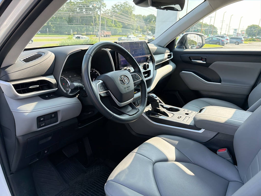 Thumbnail: 2024 Toyota Highlander - 2