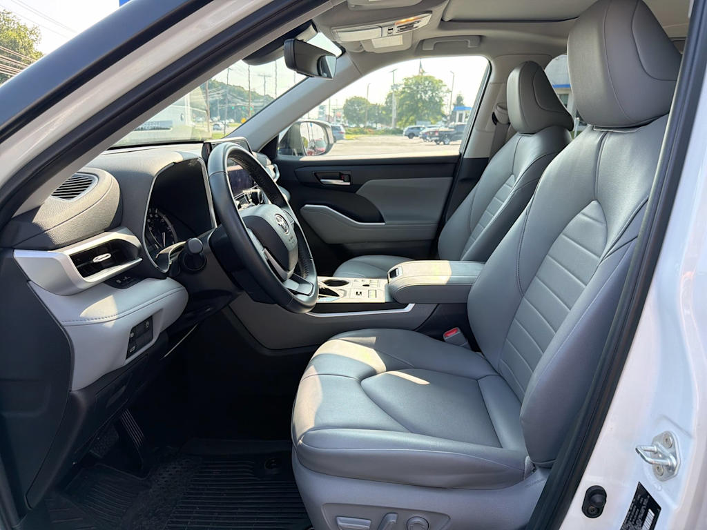 Thumbnail: 2024 Toyota Highlander - 10