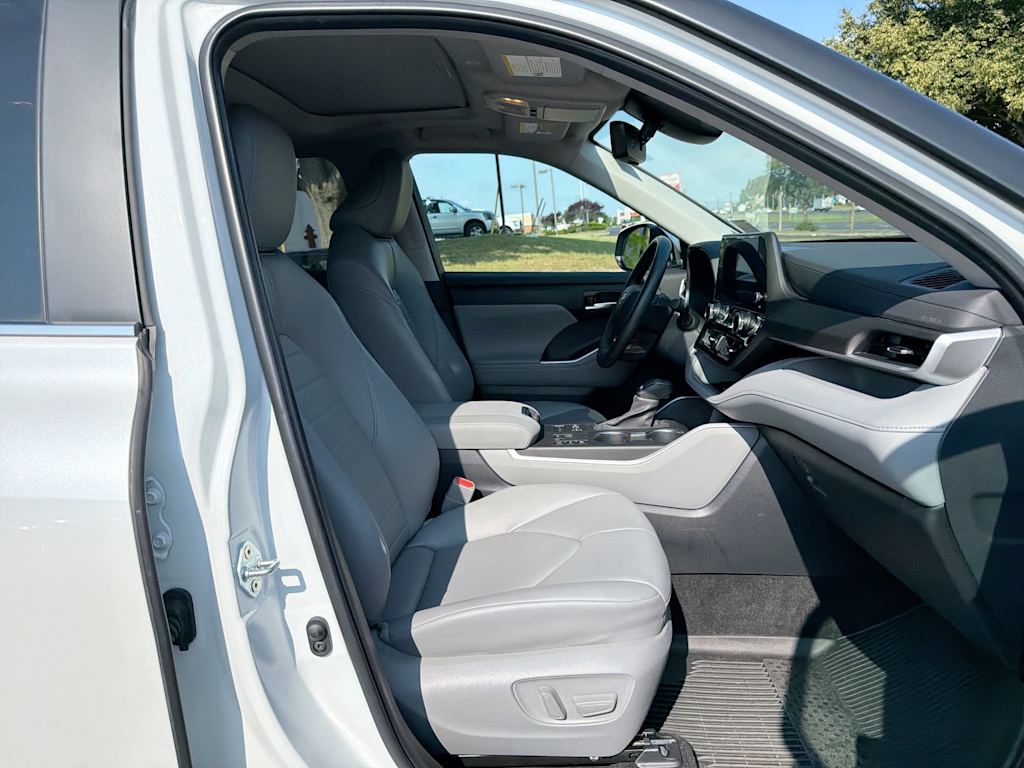Thumbnail: 2024 Toyota Highlander - 11