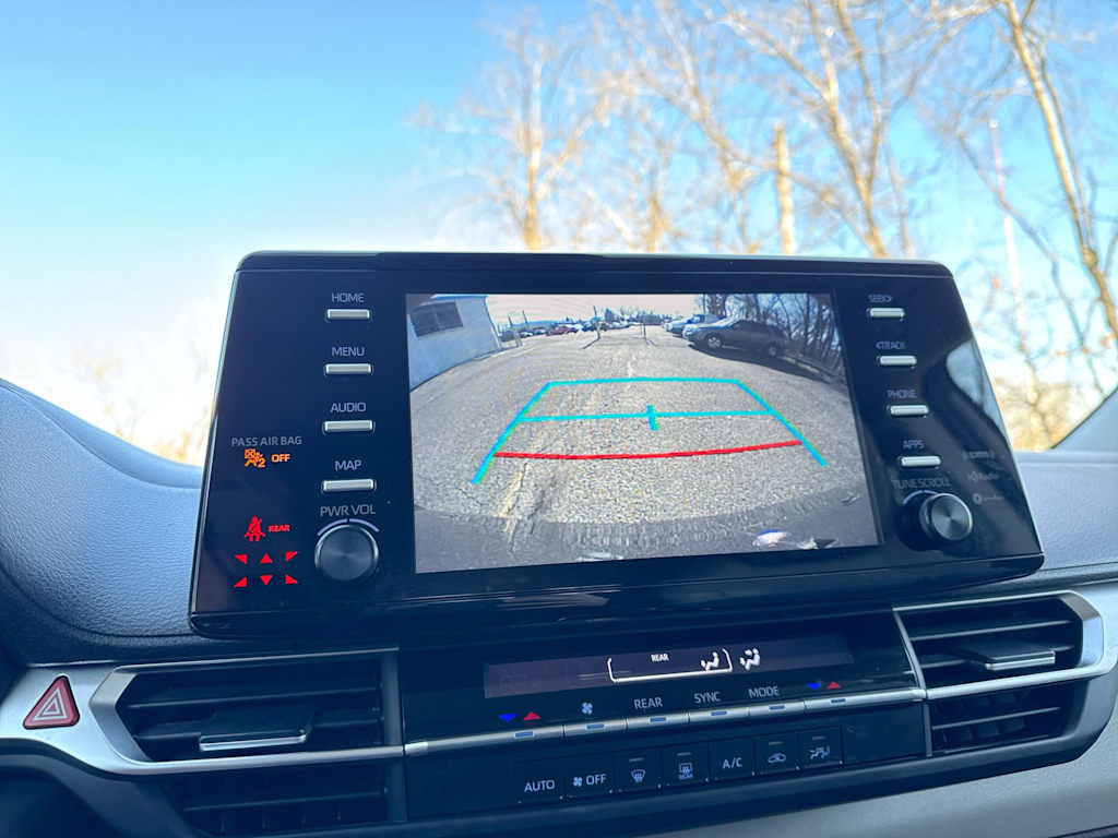 2021 Toyota Sienna LE 32