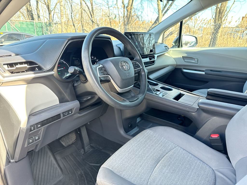 2021 Toyota Sienna LE 2