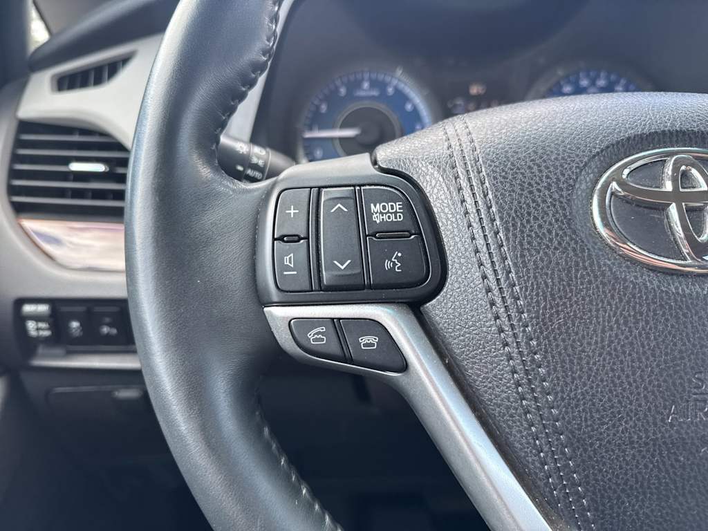 Thumbnail: 2017 Toyota Sienna - 20