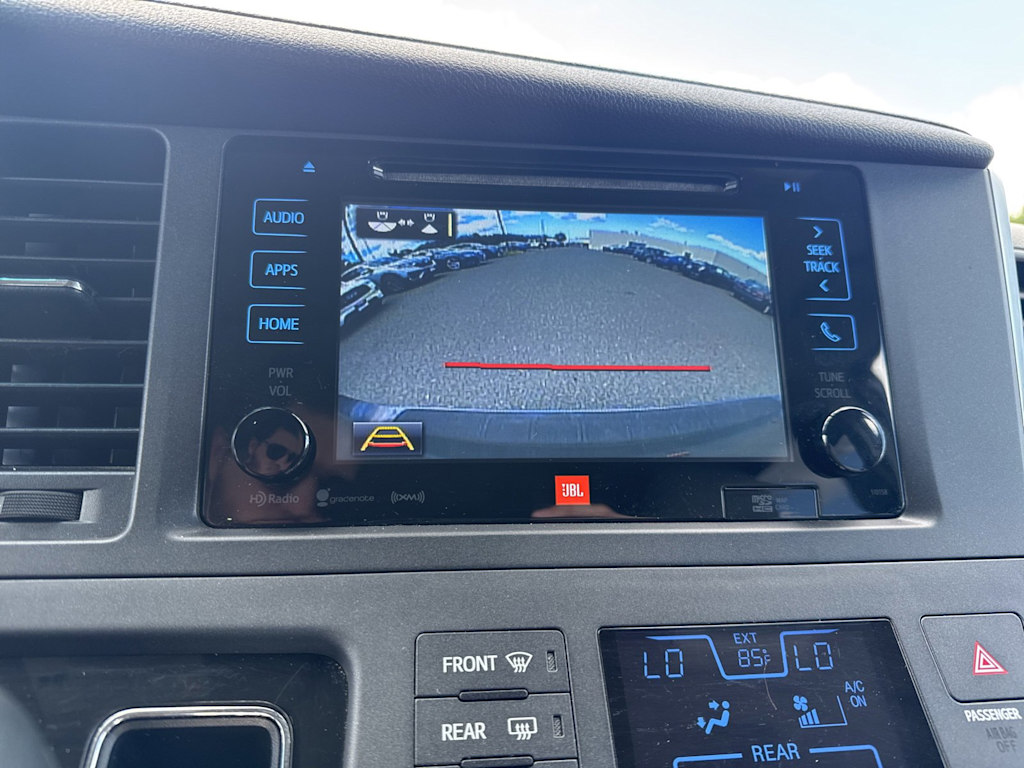 Thumbnail: 2017 Toyota Sienna - 18