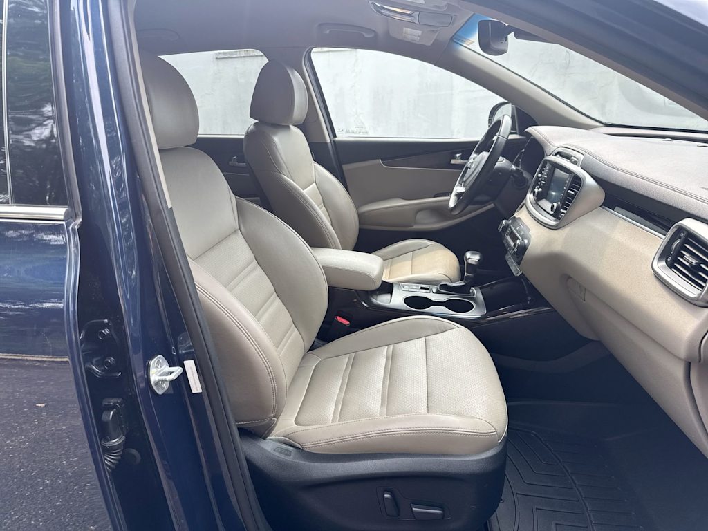Thumbnail: 2019 Kia Sorento - 25