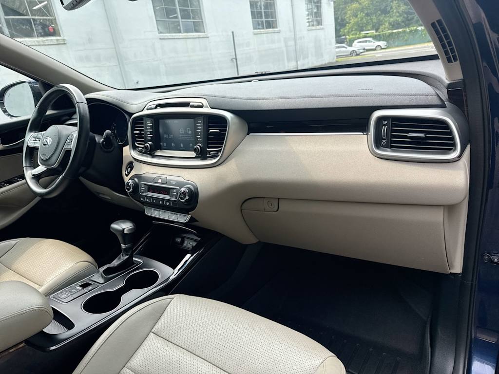Thumbnail: 2019 Kia Sorento - 8