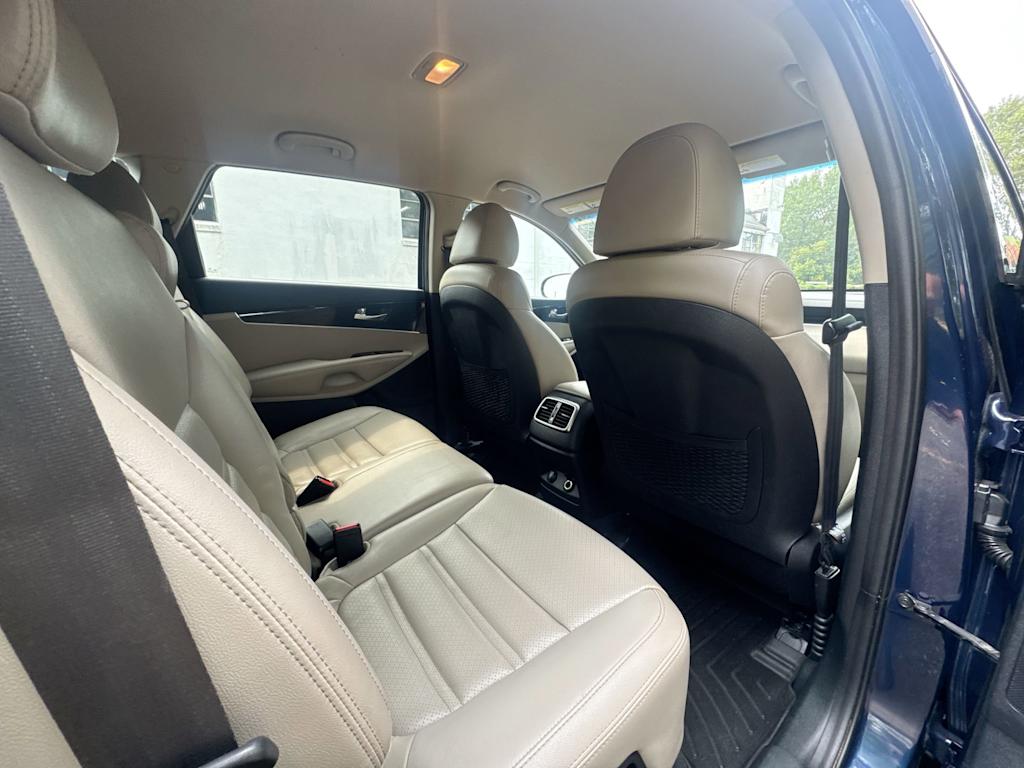 Thumbnail: 2019 Kia Sorento - 24
