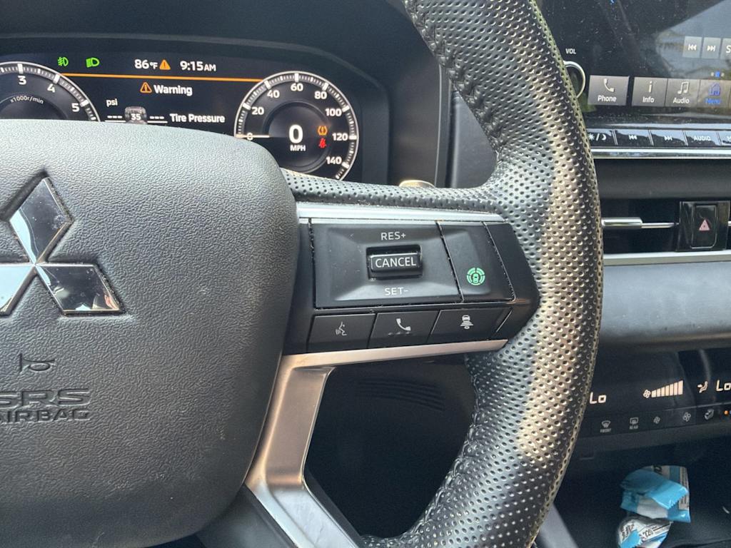 Thumbnail: 2023 Mitsubishi Outlander - 21
