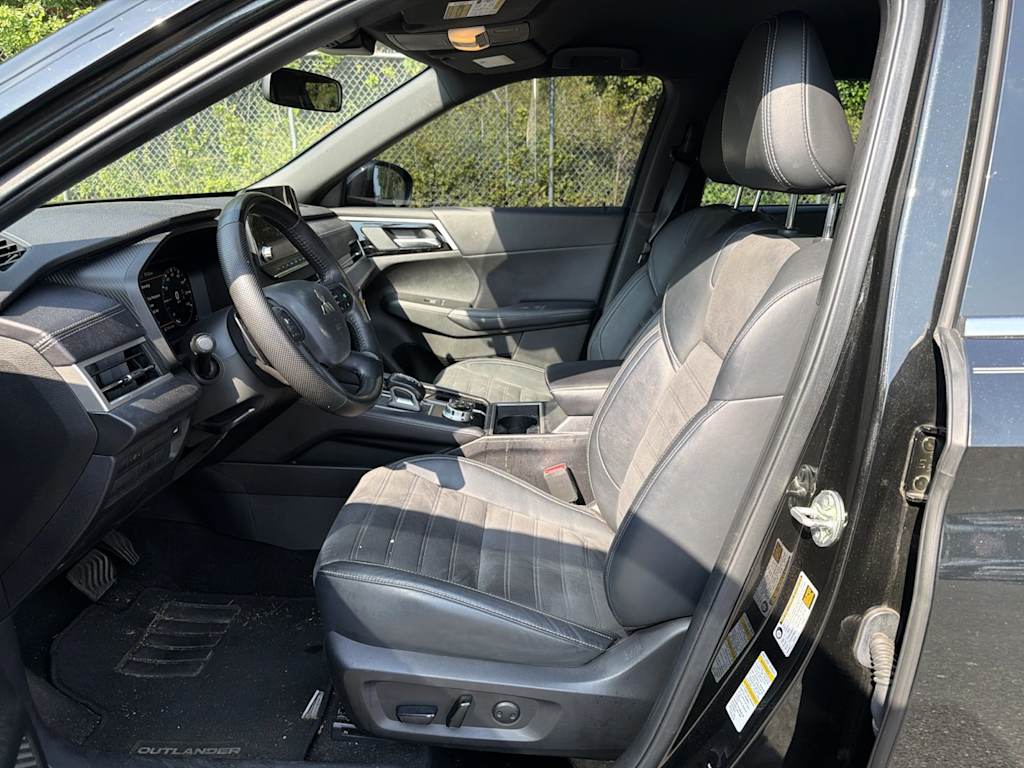 Thumbnail: 2023 Mitsubishi Outlander - 9
