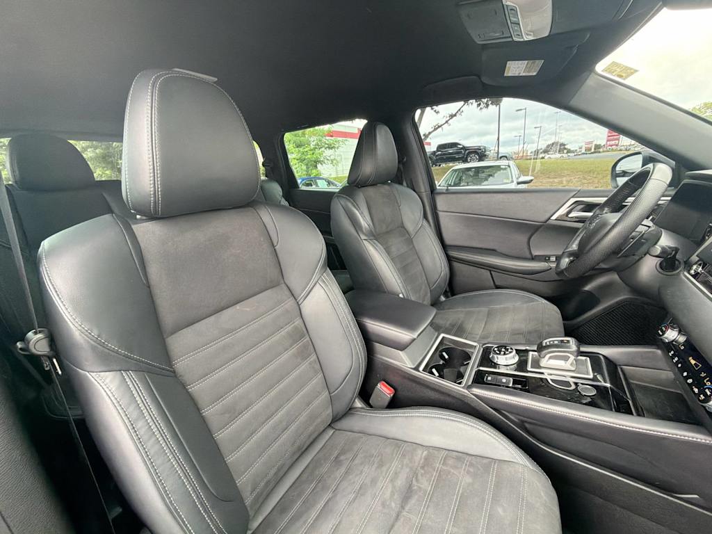 Thumbnail: 2023 Mitsubishi Outlander - 26