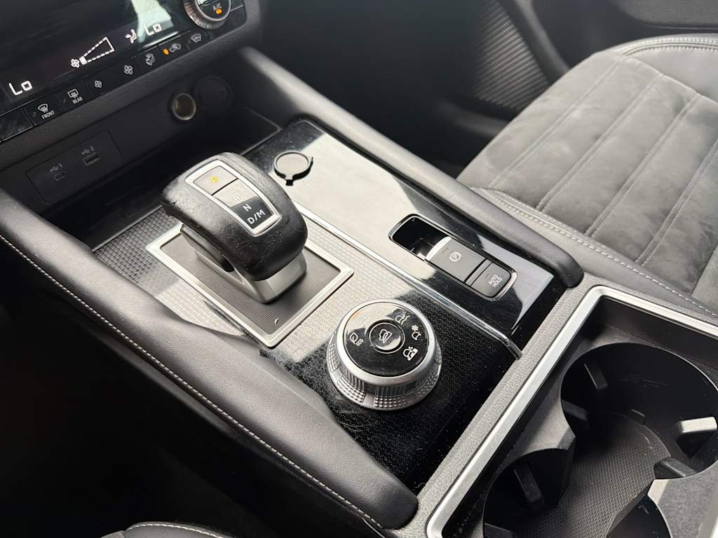 Thumbnail: 2023 Mitsubishi Outlander - 16