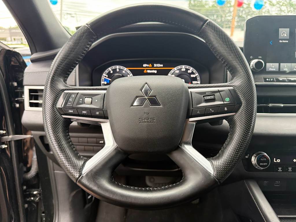 Thumbnail: 2023 Mitsubishi Outlander - 14
