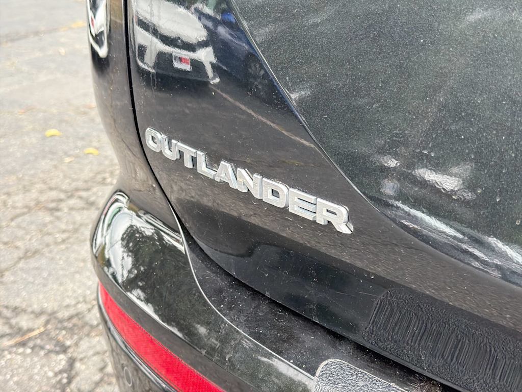 Thumbnail: 2023 Mitsubishi Outlander - 7