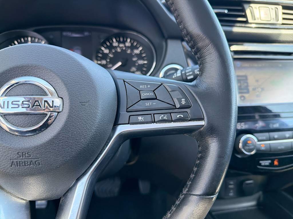Thumbnail: 2017 Nissan Rogue Sport - 32