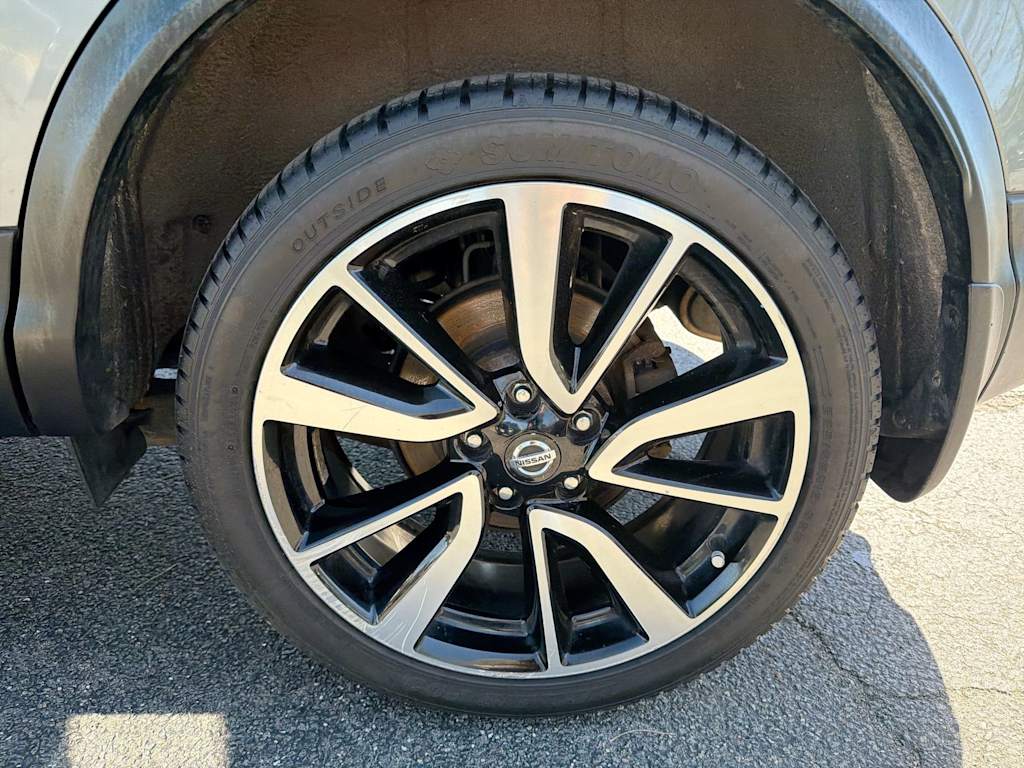 Thumbnail: 2017 Nissan Rogue Sport - 8
