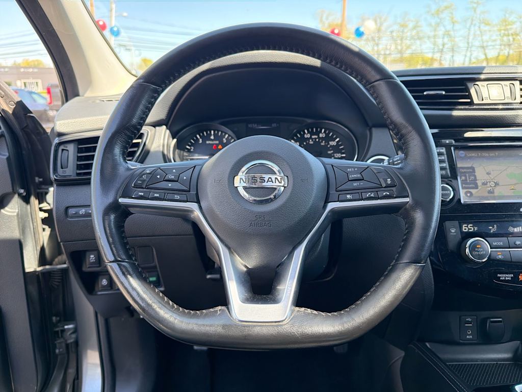 Thumbnail: 2017 Nissan Rogue Sport - 14