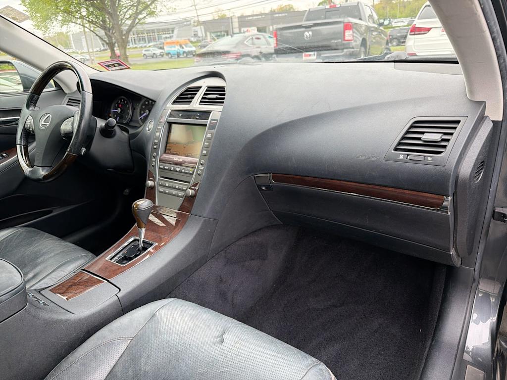 Thumbnail: 2011 Lexus ES - 8