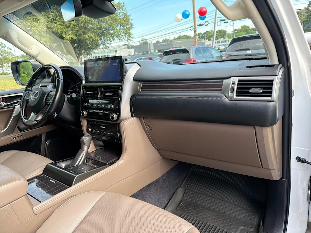 Thumbnail: 2022 Lexus GX - 8