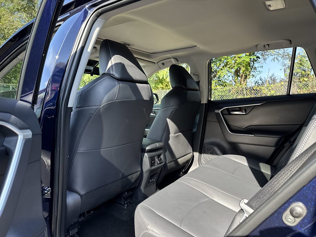 2019 Toyota RAV4 XLE Premium 12