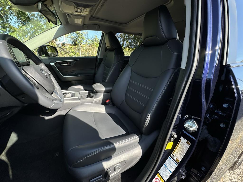 2019 Toyota RAV4 XLE Premium 27