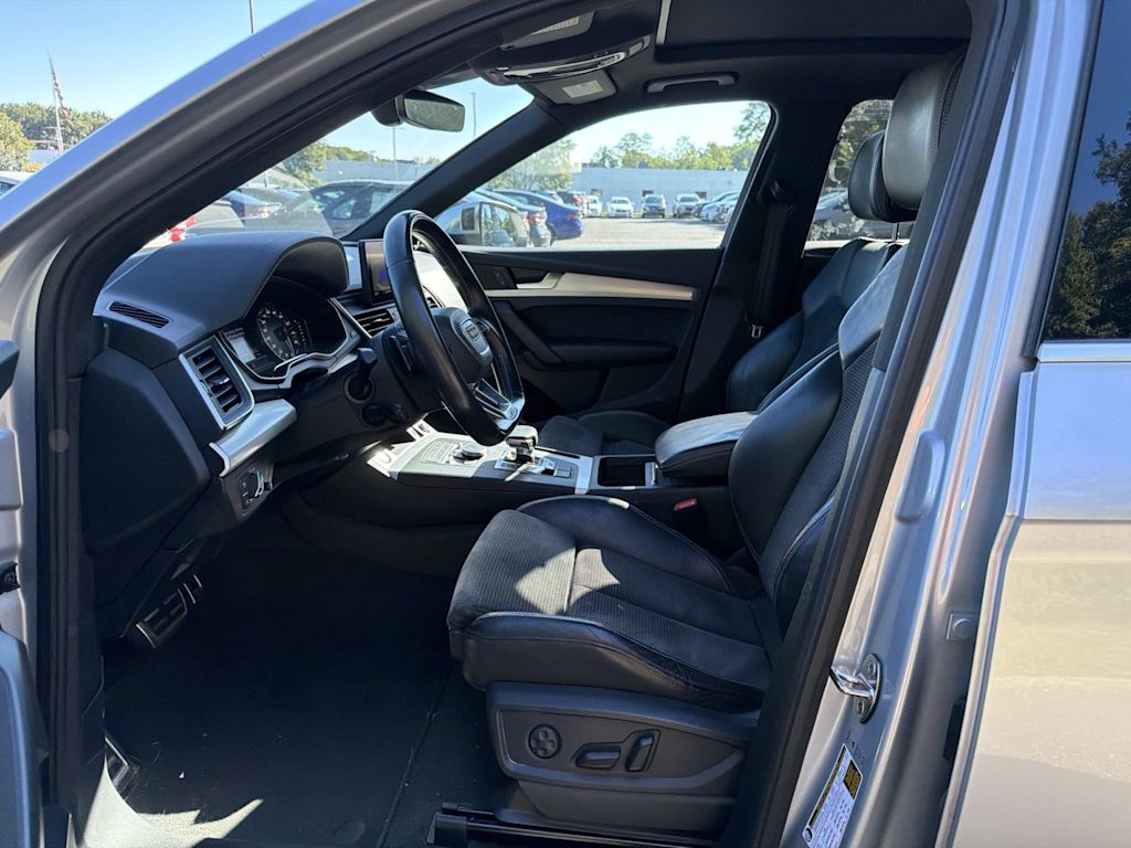 Thumbnail: 2020 Audi SQ5 - 9