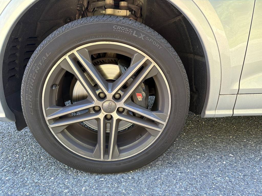 Thumbnail: 2020 Audi SQ5 - 8