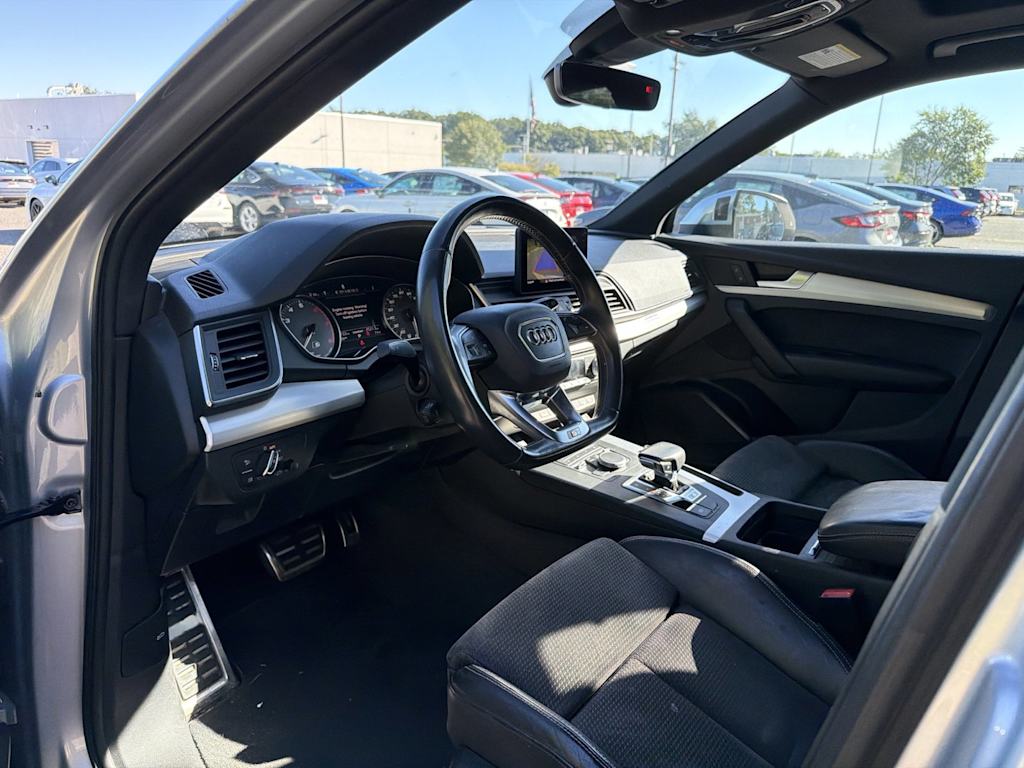 Thumbnail: 2020 Audi SQ5 - 2