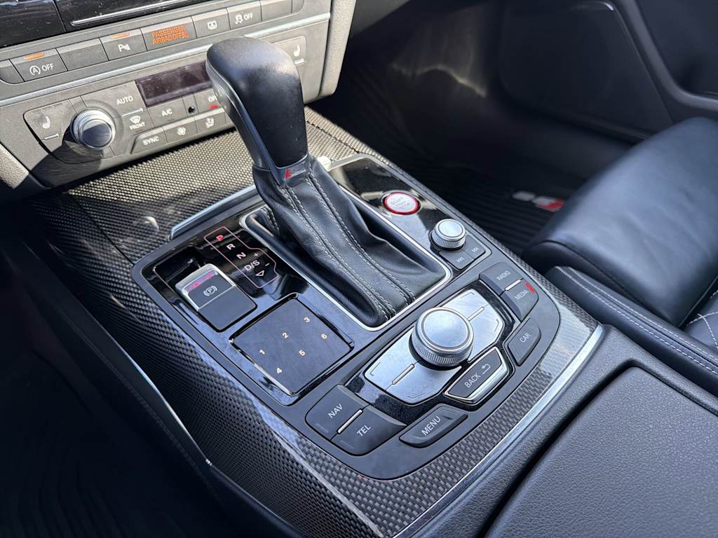 Thumbnail: 2016 Audi S6 - 16