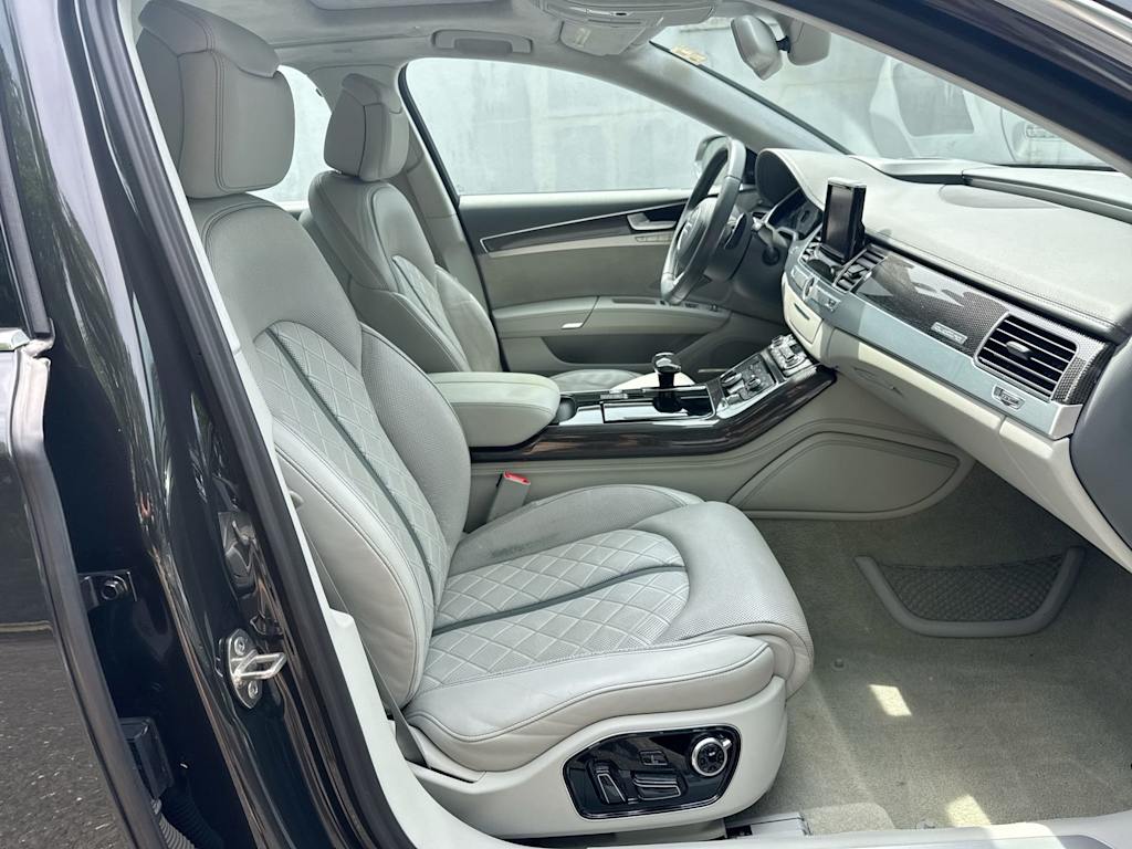 Thumbnail: 2015 Audi S8 - 10
