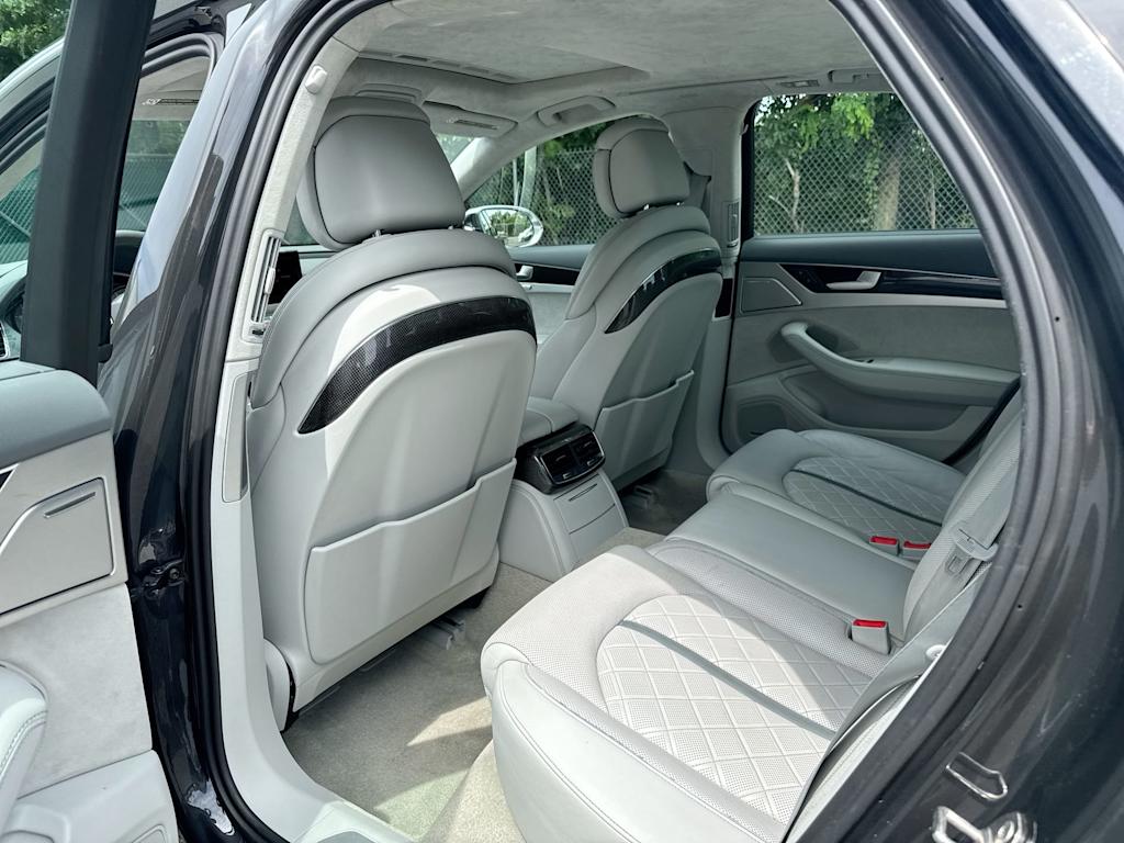 Thumbnail: 2015 Audi S8 - 11