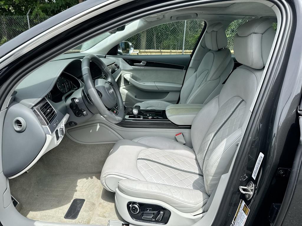 Thumbnail: 2015 Audi S8 - 9