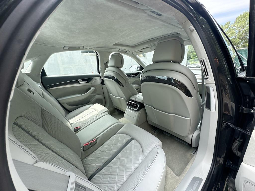 Thumbnail: 2015 Audi S8 - 26
