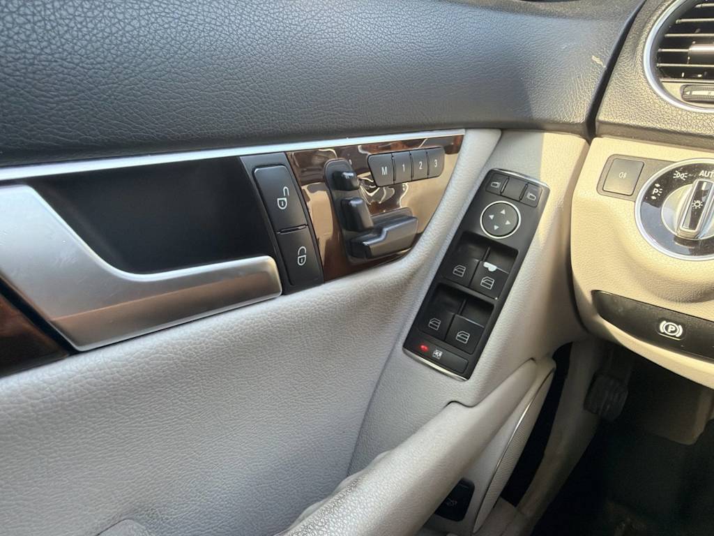 Thumbnail: 2014 Mercedes-Benz C-Class - 21