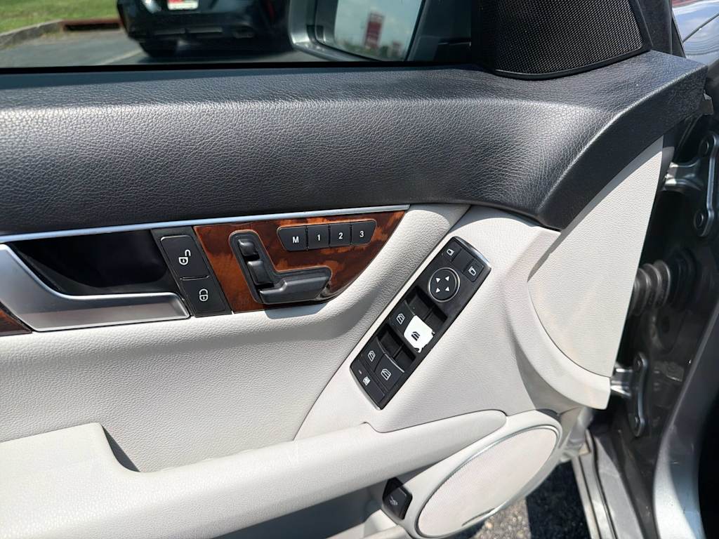 Thumbnail: 2014 Mercedes-Benz C-Class - 28