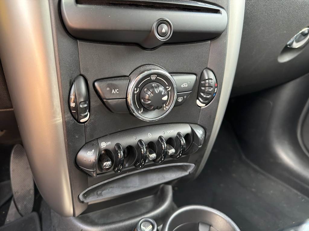 Thumbnail: 2014 MINI Cooper Countryman - 19