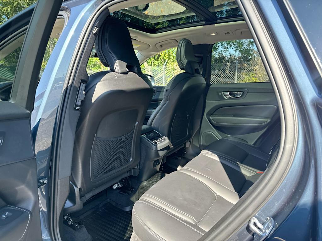 Thumbnail: 2022 Volvo XC60 - 11