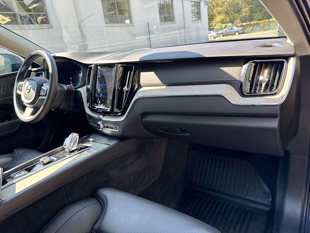 Thumbnail: 2022 Volvo XC60 - 8