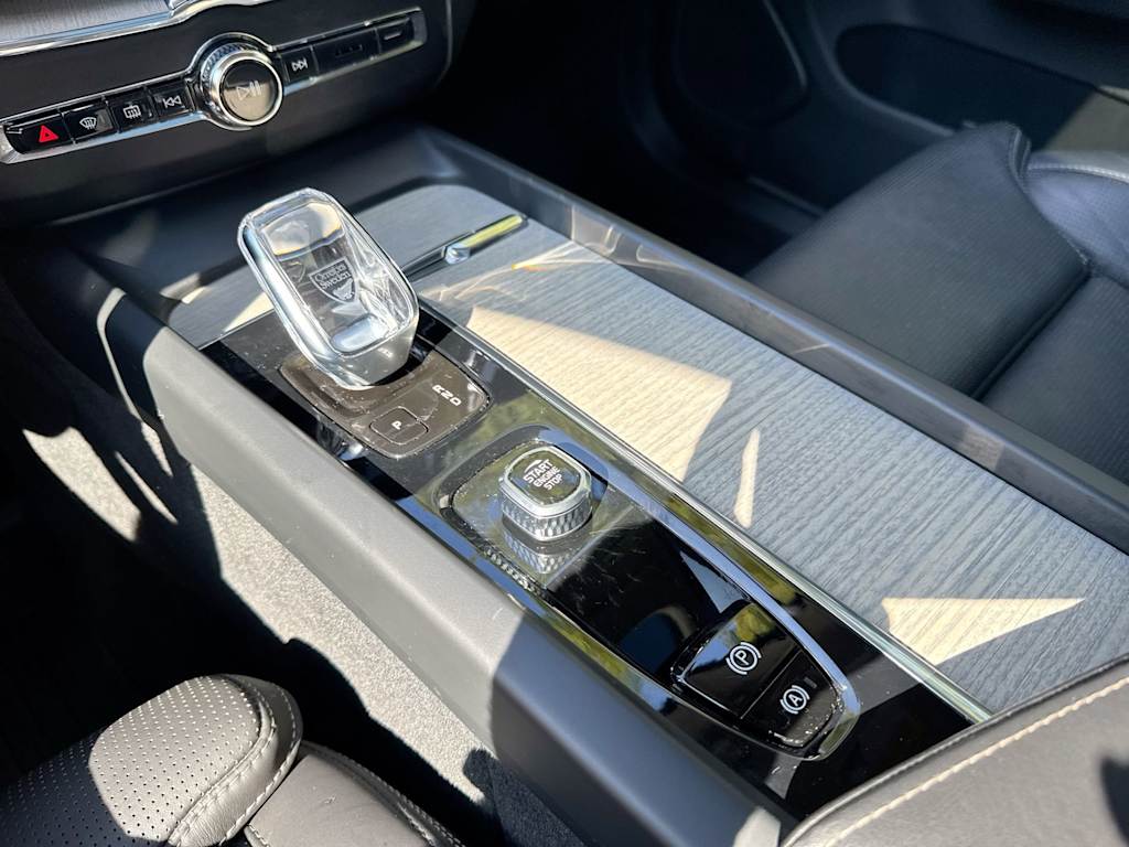 Thumbnail: 2022 Volvo XC60 - 15