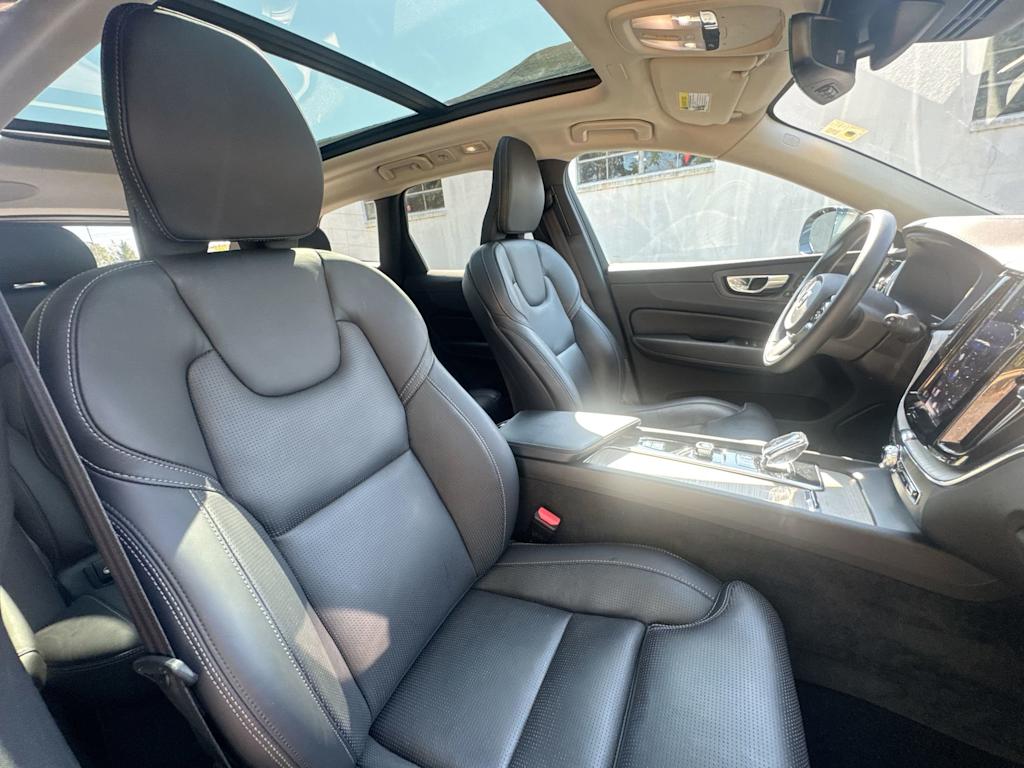 Thumbnail: 2022 Volvo XC60 - 26