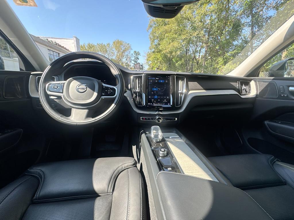 Thumbnail: 2022 Volvo XC60 - 12