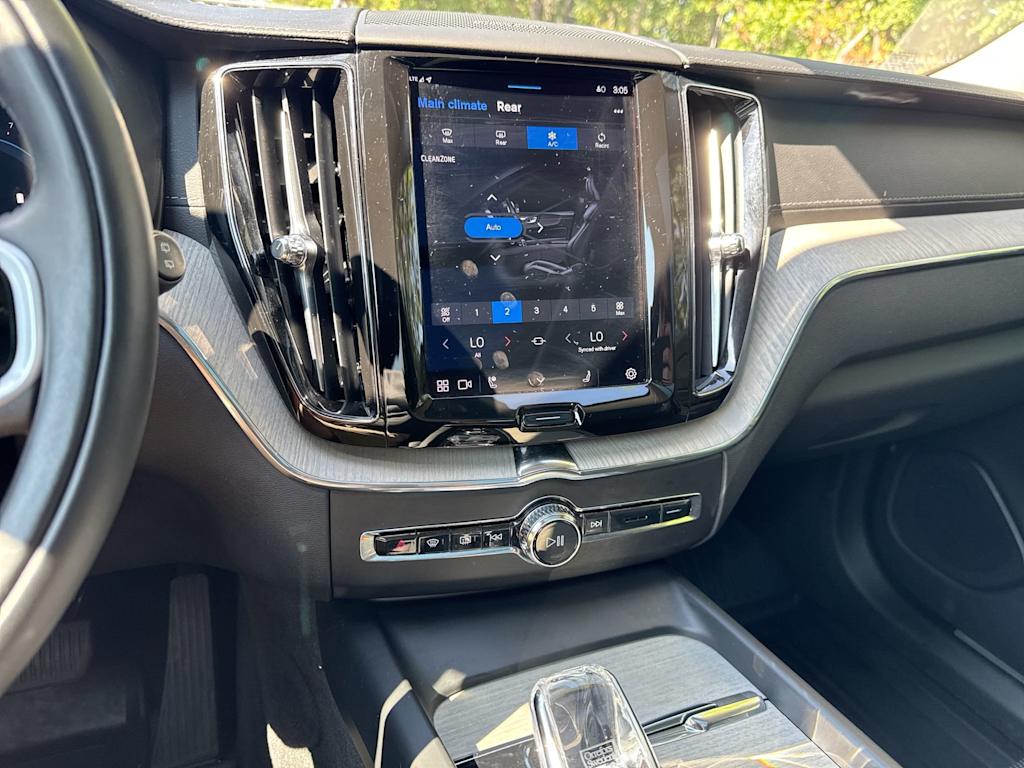 Thumbnail: 2022 Volvo XC60 - 14