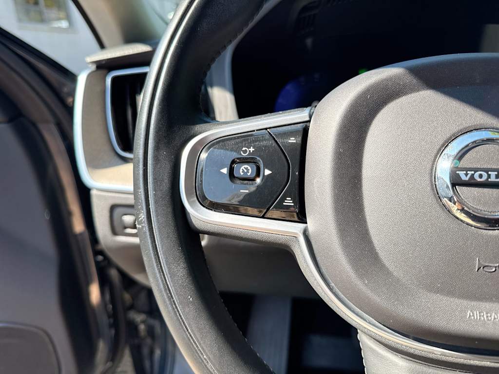 Thumbnail: 2022 Volvo XC60 - 30