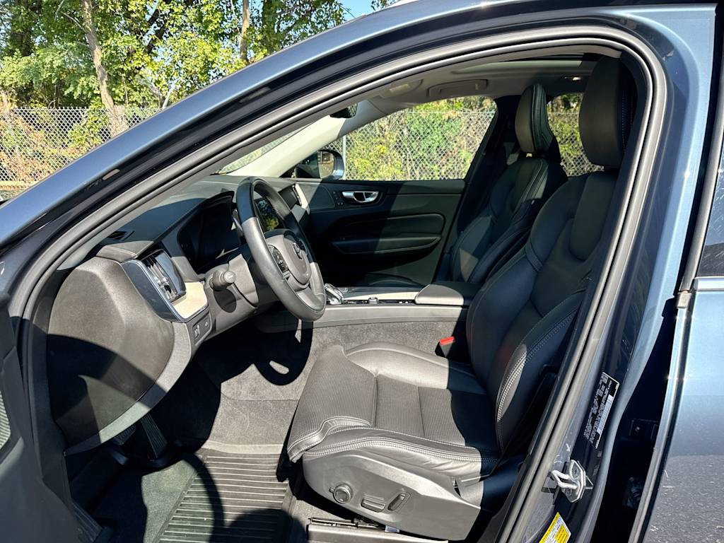 Thumbnail: 2022 Volvo XC60 - 9