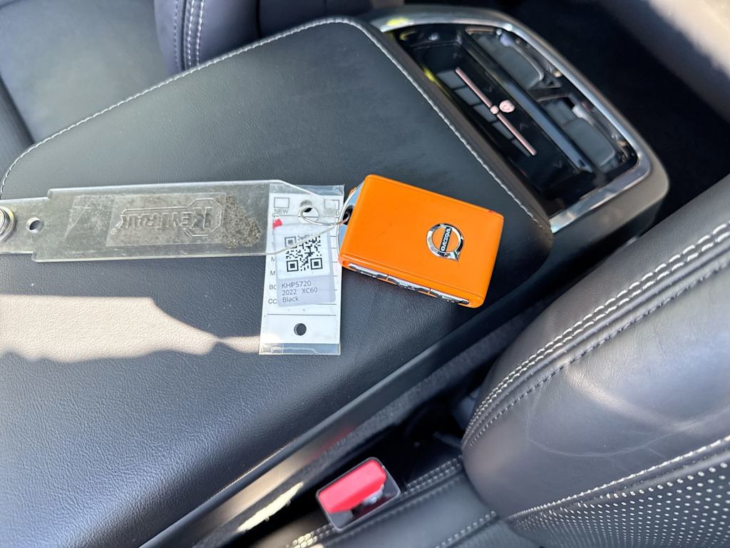 Thumbnail: 2022 Volvo XC60 - 34