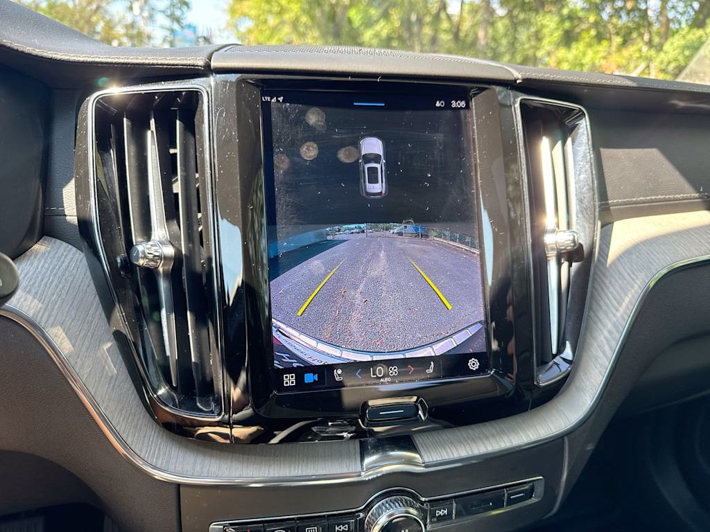 Thumbnail: 2022 Volvo XC60 - 32